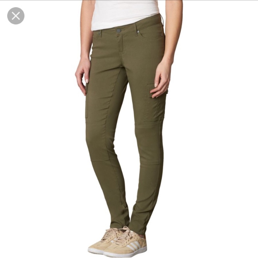 Pranav women’s meme pant in cargo green